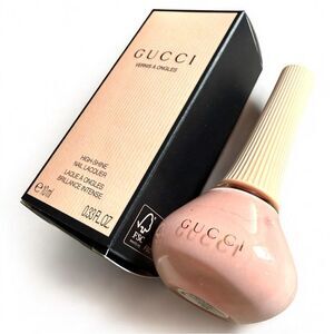 GUCCI VERNIS À ONGLES “ELLEN BLUSH” 413 — SOFT NEUTRAL PINK WITH HIGH SHINE